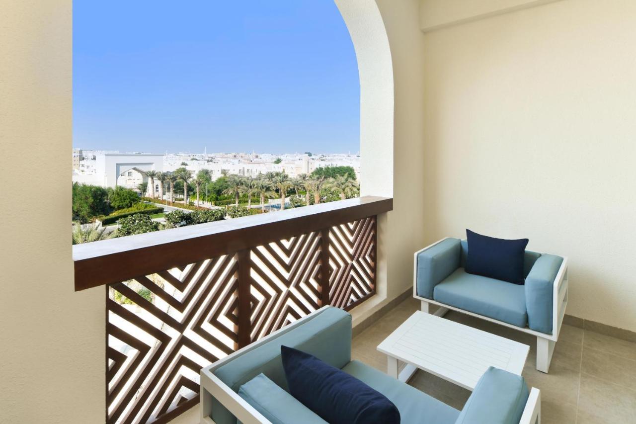 알 메실라, 어 럭셔리 컬렉션 리조트 앤 스파, 도하 외부 사진 A balcony at the hotel