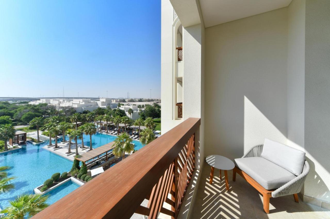 알 메실라, 어 럭셔리 컬렉션 리조트 앤 스파, 도하 외부 사진 A balcony at the hotel