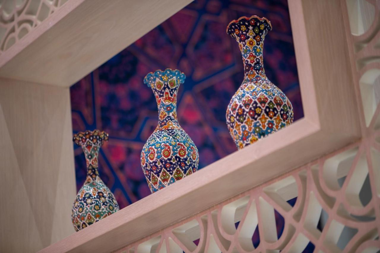 알 메실라, 어 럭셔리 컬렉션 리조트 앤 스파, 도하 외부 사진 Vases in the palace