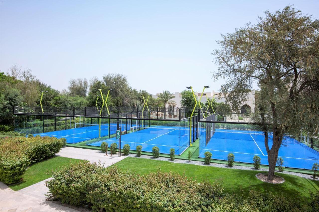 알 메실라, 어 럭셔리 컬렉션 리조트 앤 스파, 도하 외부 사진 Tennis courts at the resort