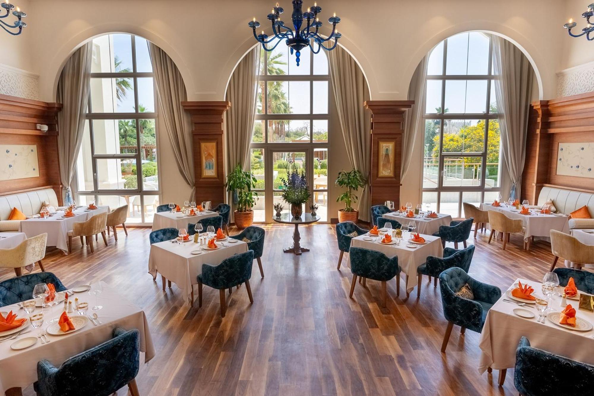 알 메실라, 어 럭셔리 컬렉션 리조트 앤 스파, 도하 외부 사진 The restaurant at the hotel
